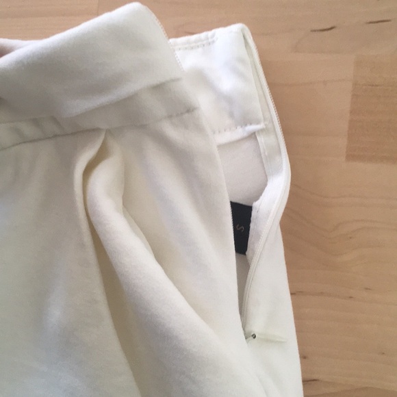 SOLD White layered shorts with pockets - Picture 5 of 11